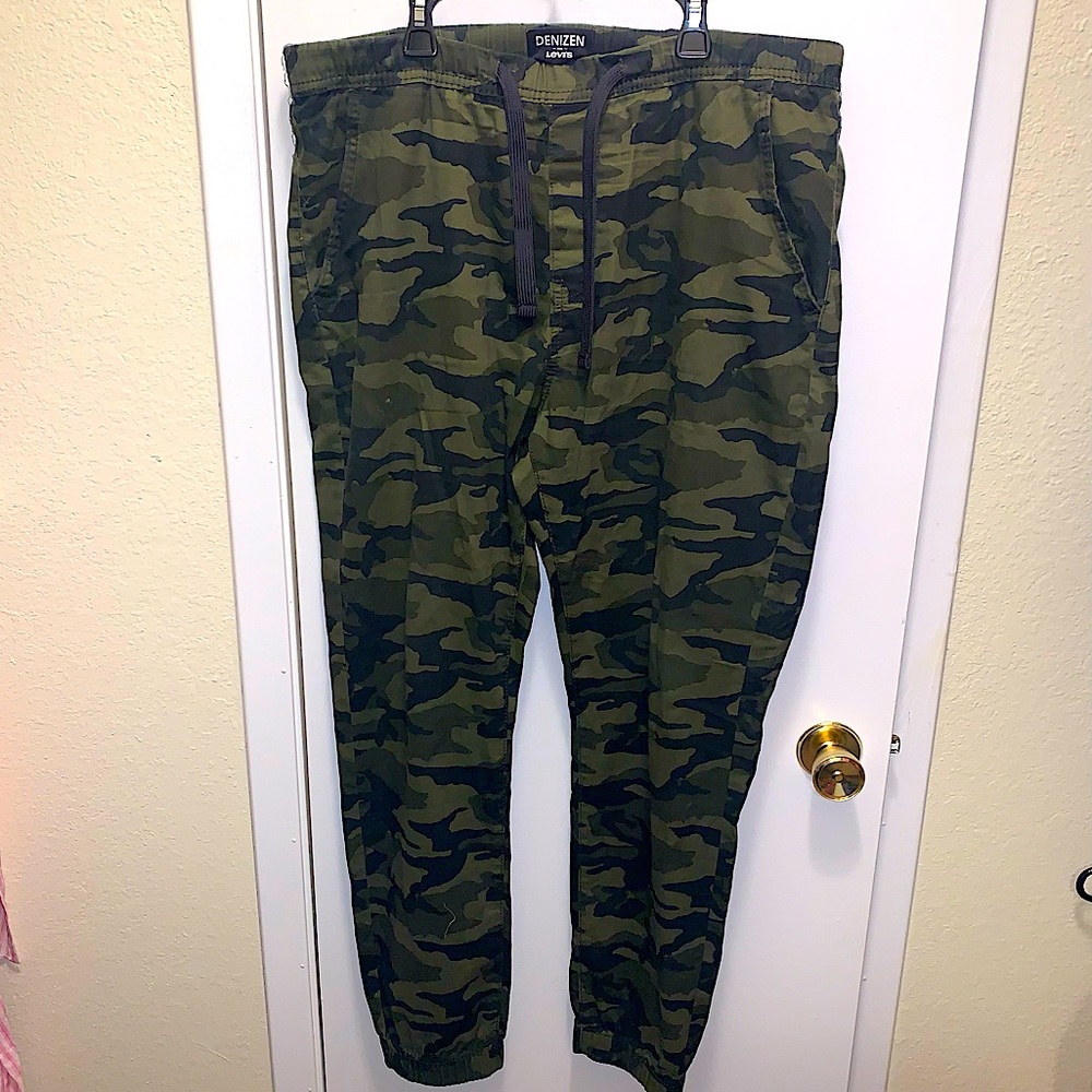Levi’s Camouflage Joggers